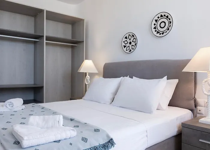 The Mykonian Escape * Psarou (Mykonos)