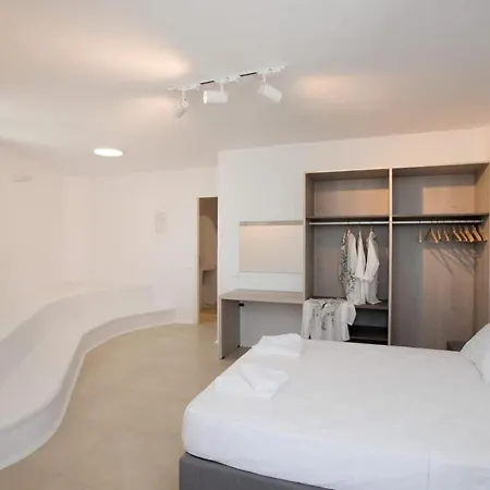 The Mykonian Escape Psarou (Mykonos)