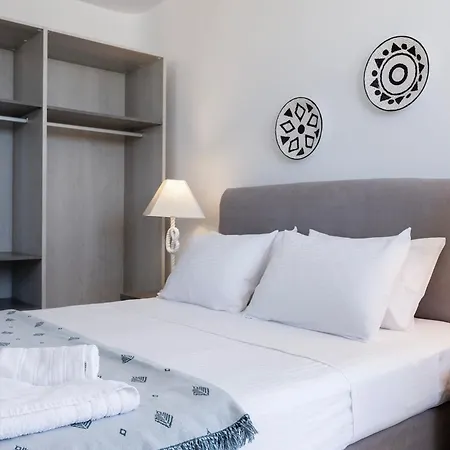 The Mykonian Escape * Psarou (Mykonos)