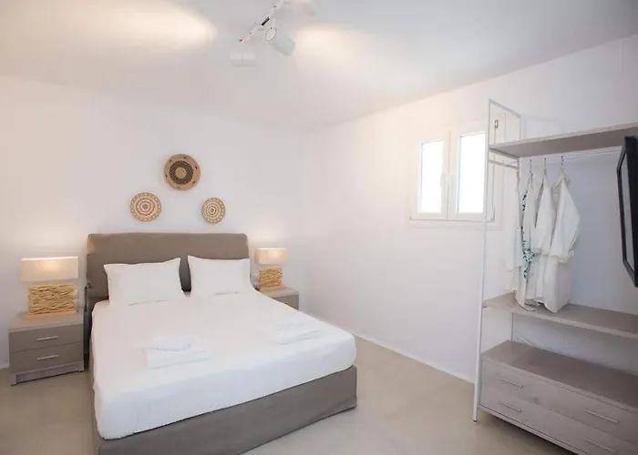 The Mykonian Escape * Psarou (Mykonos)